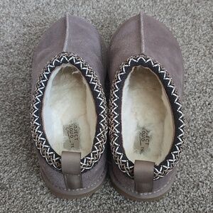 Cozy Women's Taupe Faux-Suede Slippers with Shearling Lining